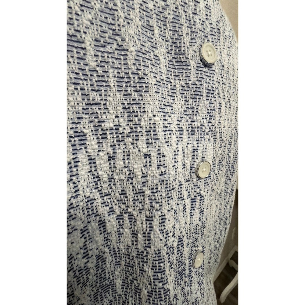 Blue white patterned top 3/4 sleeve button back - Medium - Picture 6 of 6